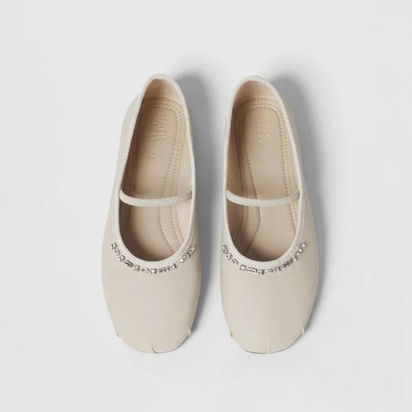 Zara Ballet Flats - Picture 1 of 9
